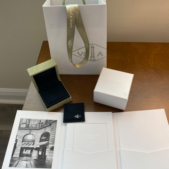 Van Cleef and Arpels packaging lot listing 5 - Picture 2 of 6